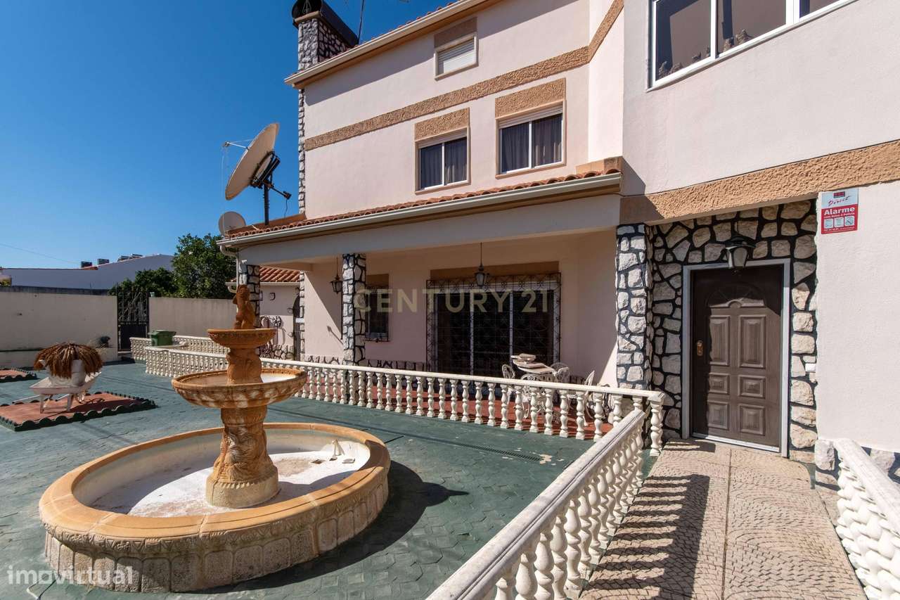 Moradia independente T4 + 4 com piscina, garagem e anexos lote de 1093 - Grande imagem: 5/60