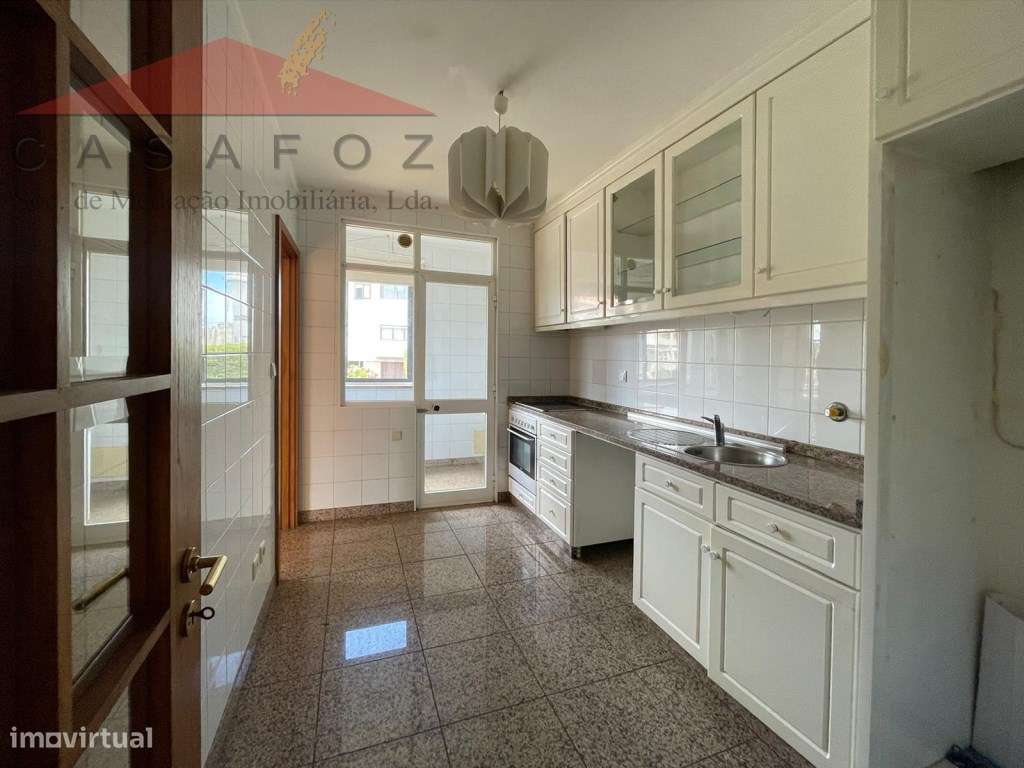 Venda Apartamento T2 em ótimo estado na Rua Lidador-8