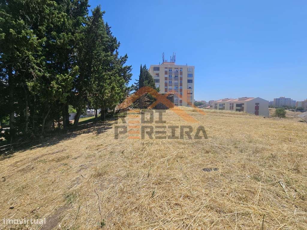 Situado na Ramada, 1800 m² terreno - Excelente Oportunidade de Inve...-5