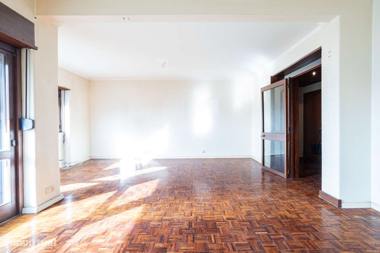 Apartamento T4 Em Alfragide Sul