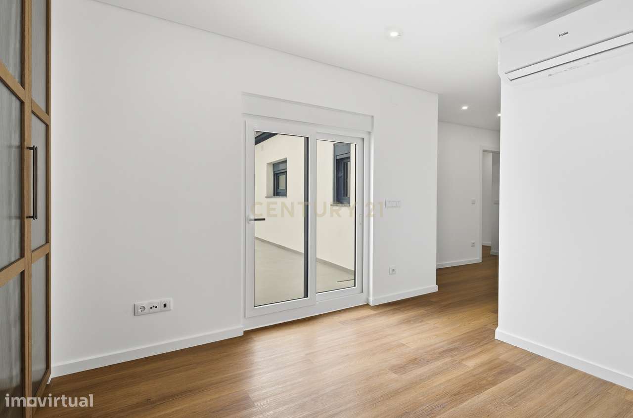 Moradia Renovada com Jardim, no Sarge-14