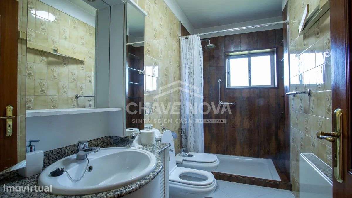 Moradia T3 C/ amplo terreno-7