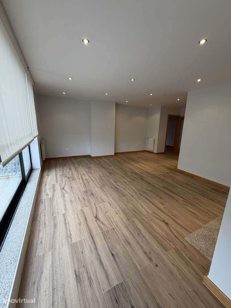 Apartamento T3 - Pinheiro Manso, Ramalde, Porto - Grande imagem: 2/23