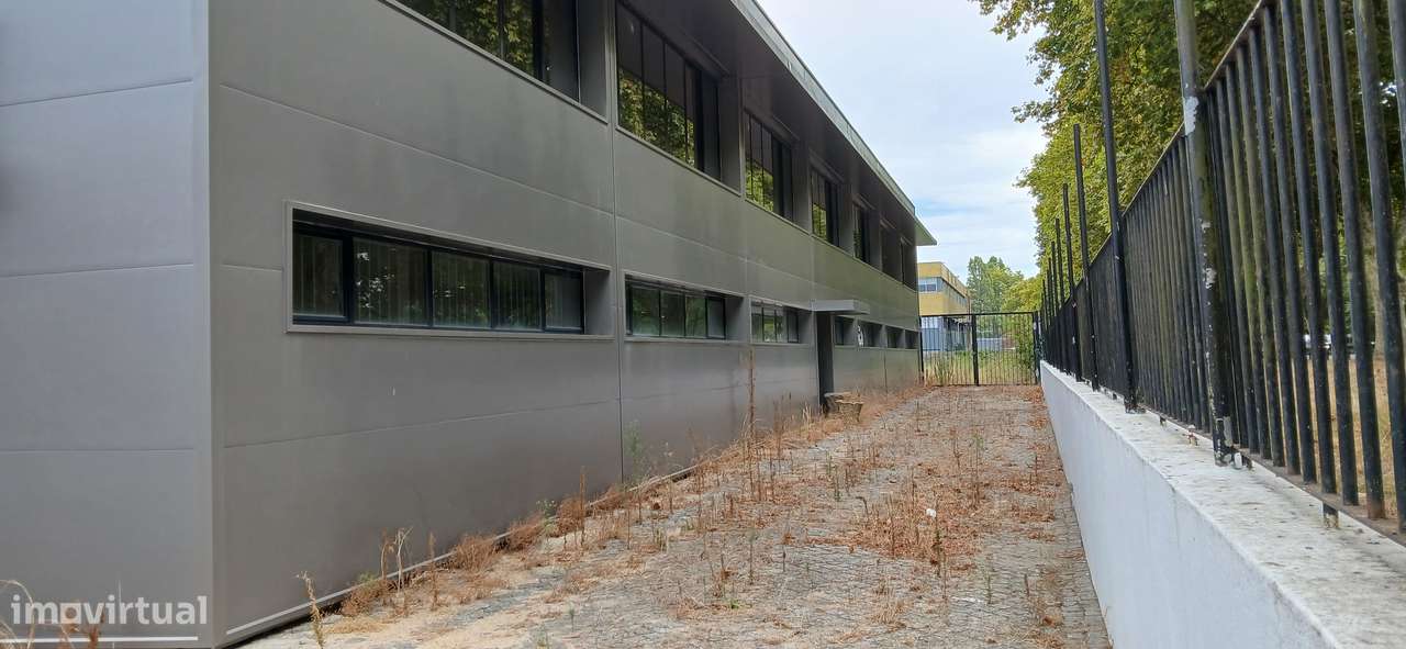 Armazém com1200m2, Zona Indústrial do Porto - Grande imagem: 2/14