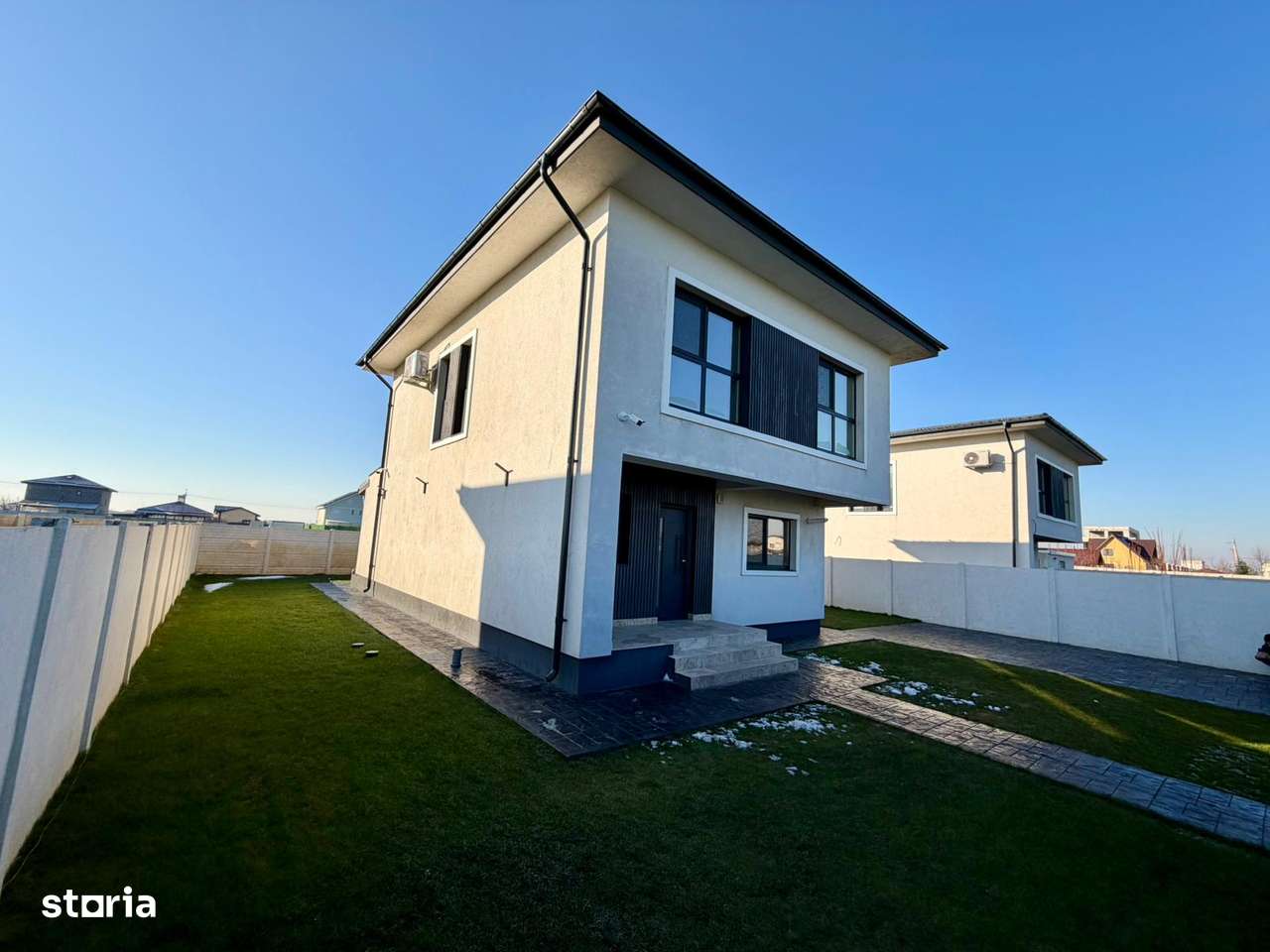 Casă de vânzare individuală -  teren 420mp - 4 camere - drum asfaltat - Imagine principală: 3/20