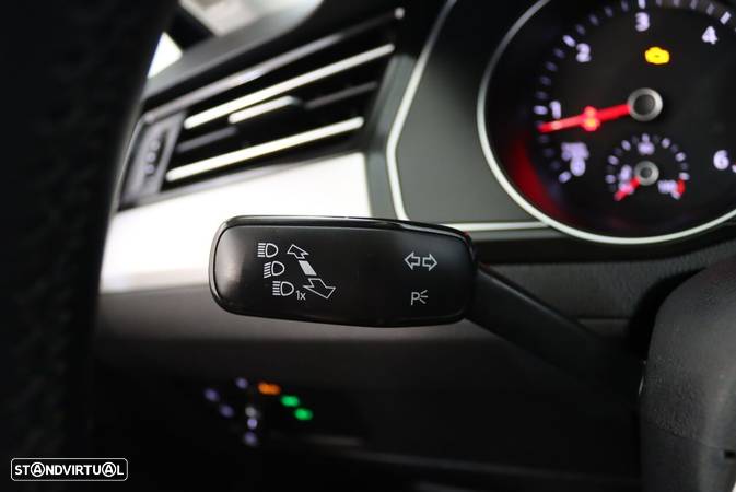 VW Passat 2.0 TDI (BlueMotion ) Comfortline - 13