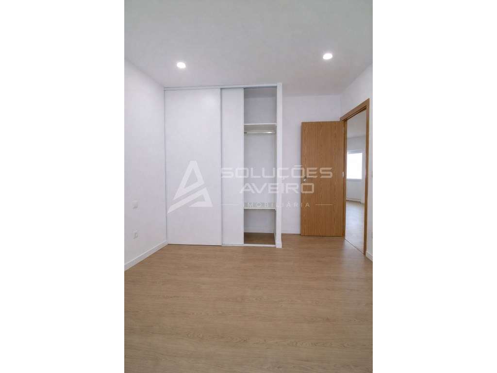 Moradia T2+1 Isolada e Térrea - Renovada em Estarreja-5