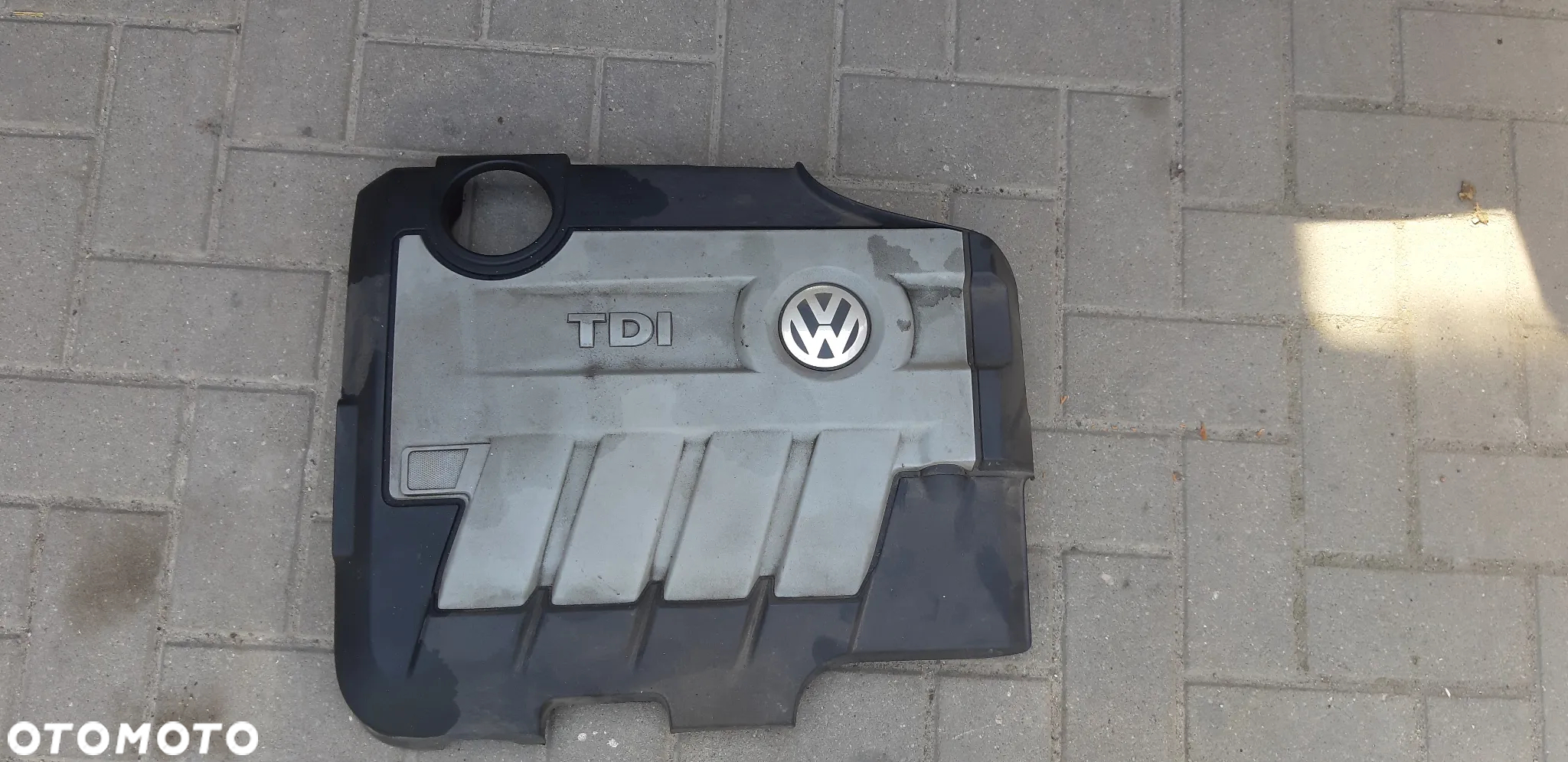 Pokrywa osłona silnika Volkswagen Passat B6 1.9TDI 03L103925 - 2