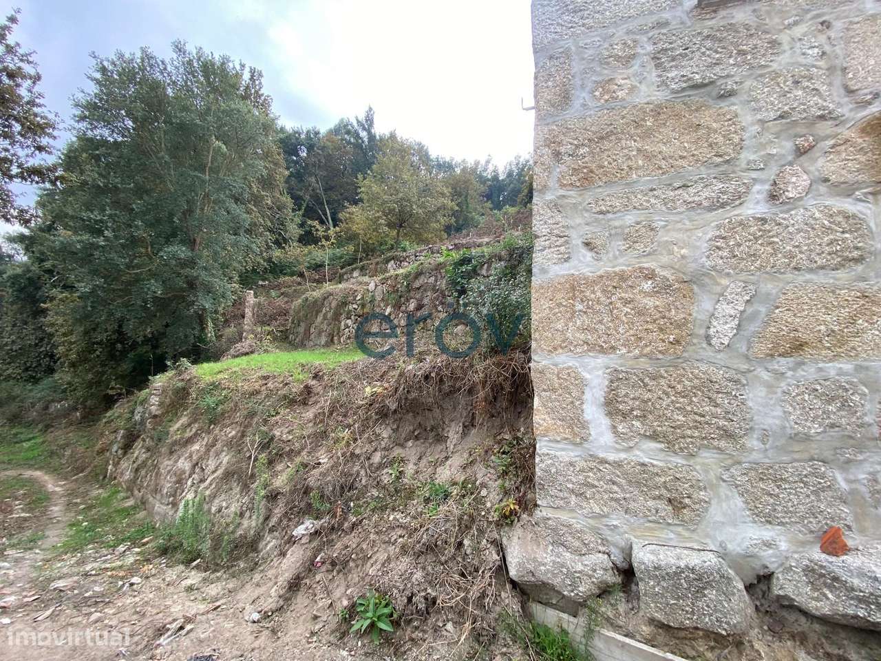 Moradia para Reabilitação com Terreno e Vista Panorâmica-6