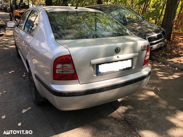 Dezmembrez Skoda Octavia 1 2006 gri argintiu - 7