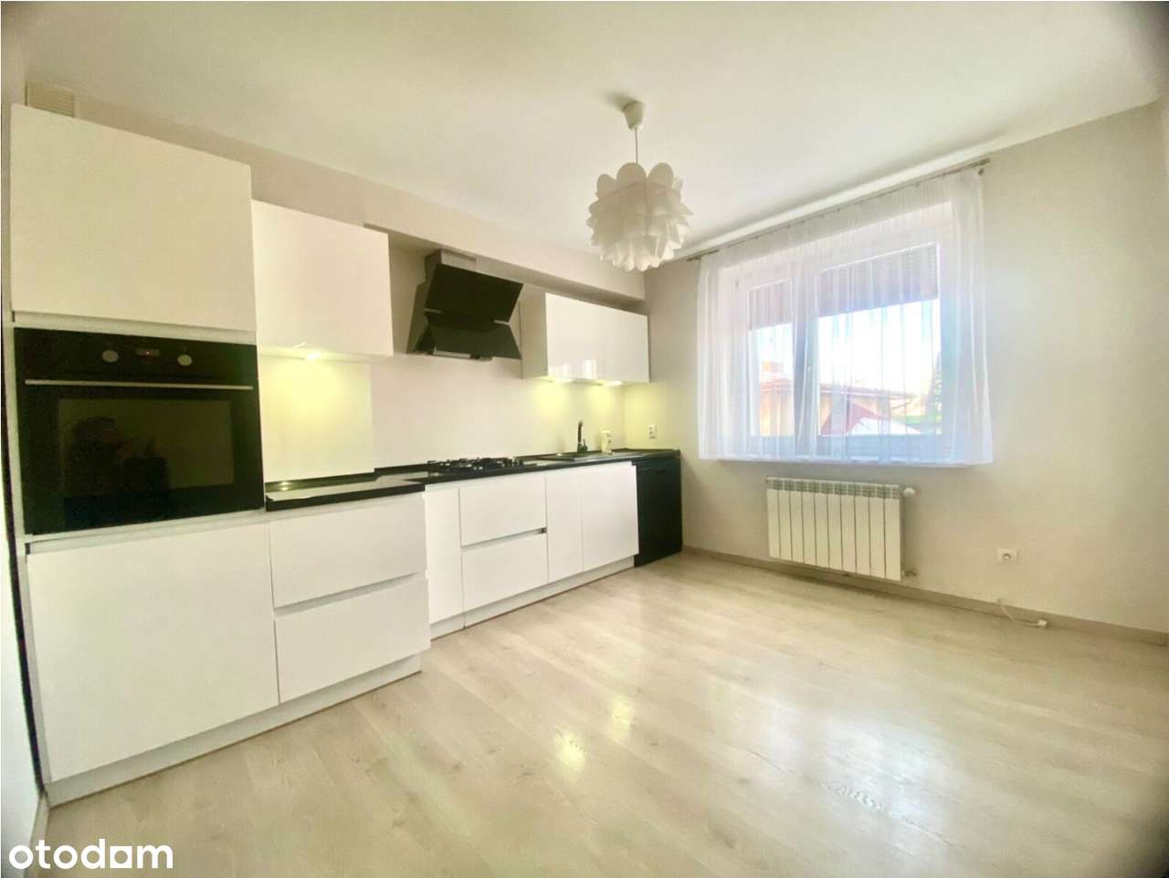 Dom- dwa niezależne pięta/2 x garaż/działka 1400m²-11