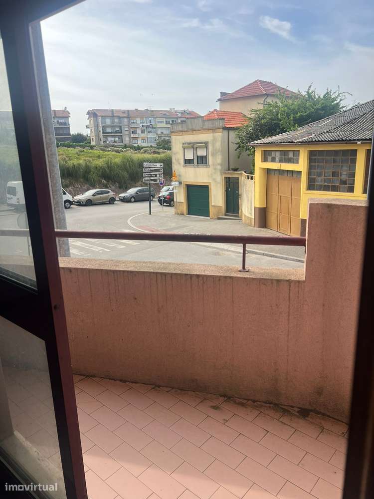 Apartamento T2 em Vila Nova de Gaia próximo da Nova estação de Metro-11