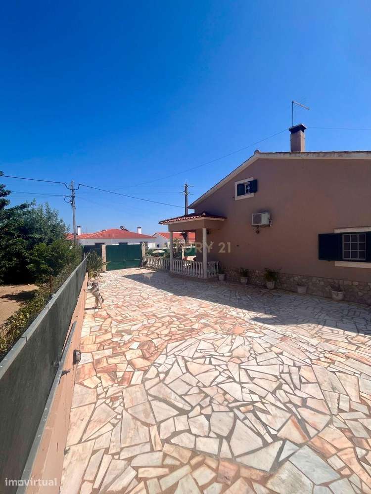 Moradia T2+2 Térrea com Piscina, Anexo de 50 m² e Lote de 1.690 m²-39