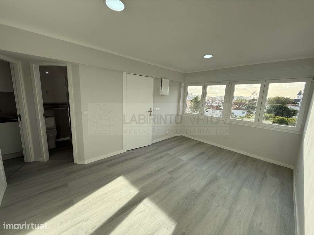 Vende-se T2 renovado, na Pontinha - Odivelas-0