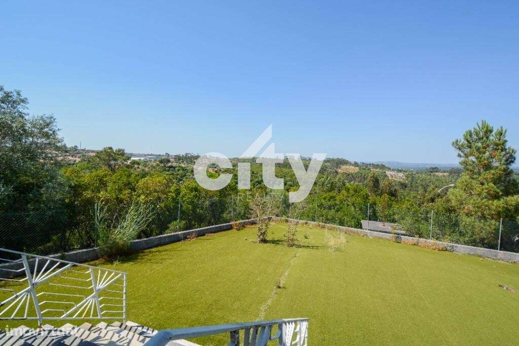 MORADIA T4  COM GARAGEM, LOTE -700 m2, ÁREA DE CONSTRUÇÃO 363 m2-15