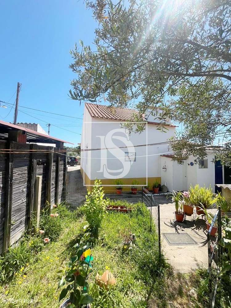 Moradia T2 de traça rústica com terreno plano de 1.275 m² – Rio de Moi - Grande imagem: 3/8