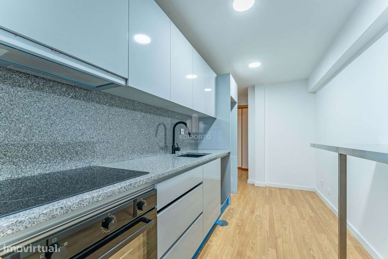 T3 Renovado | 2 Frentes | Varanda | Garagem e Arrumos – Porto junto à-2