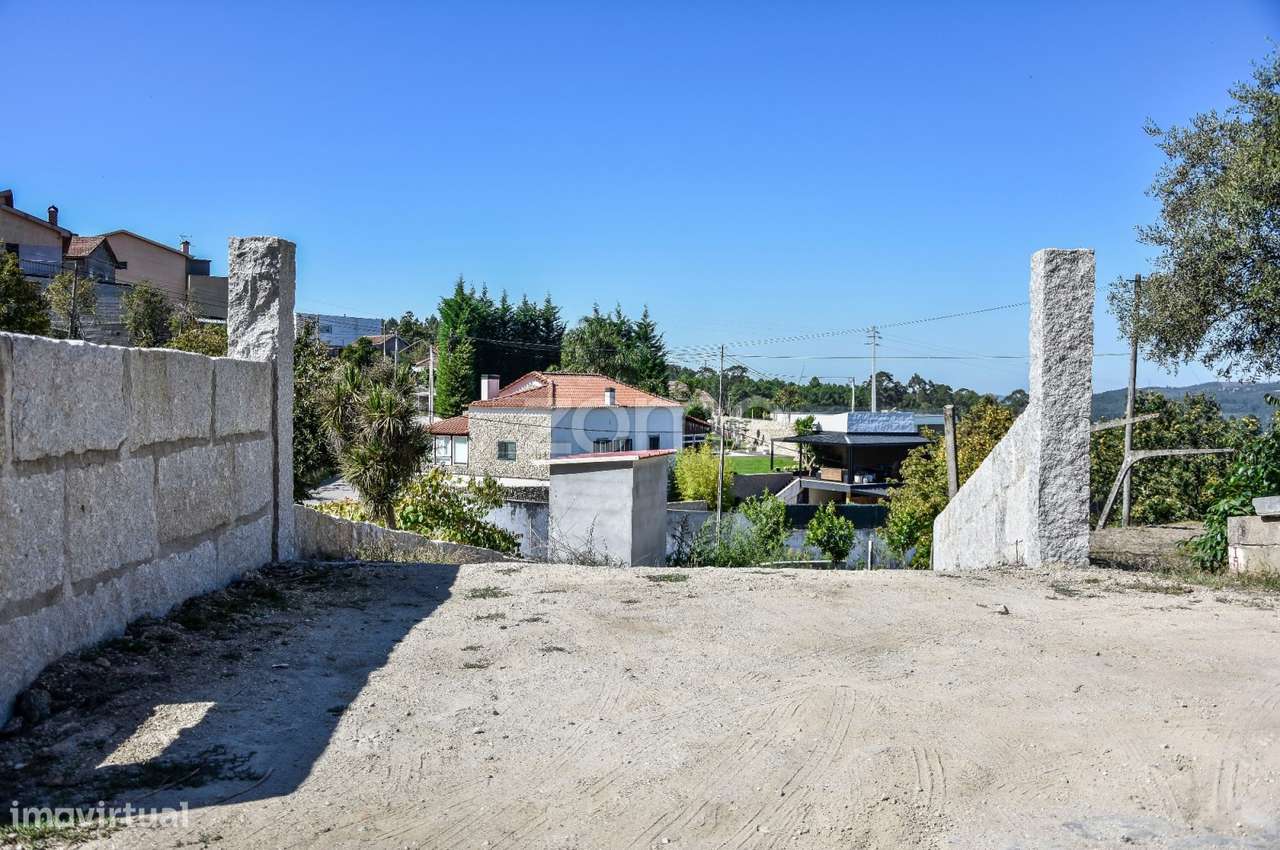 Terreno Rústico de 4.800m2 com Mina, Poço, Eletricidade + Anexos - Grande imagem: 4/15