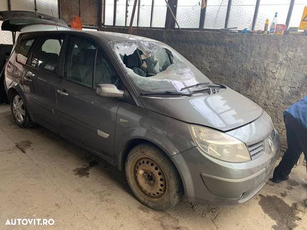 Dezmembrez Renault Scenic 2006 - 1