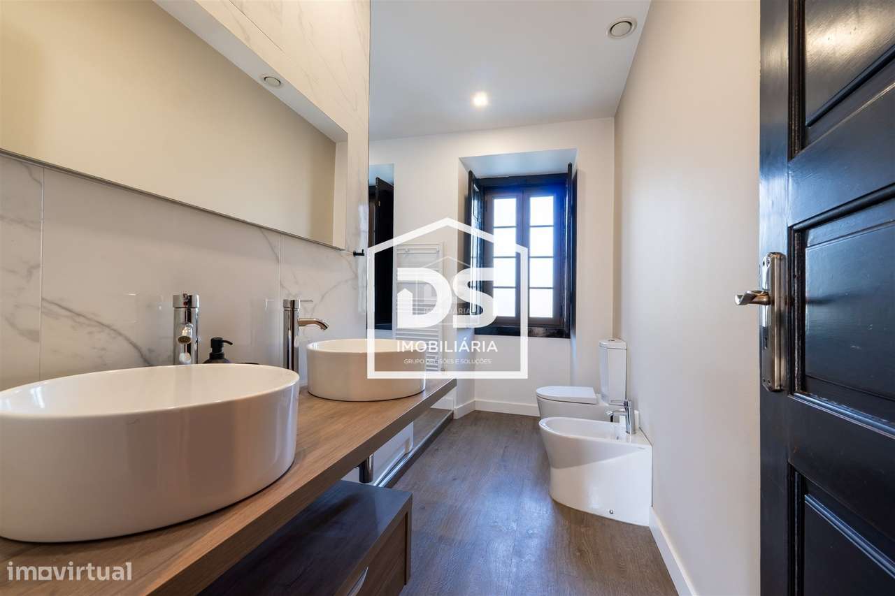 Moradia T4 + T1 com amplo terreno e espaços de lazer em Juncal, Porto-23
