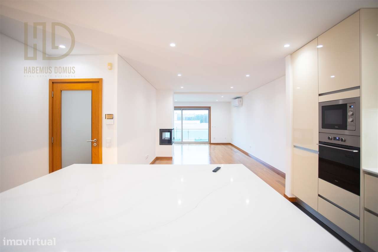 Moradia T3+1 de Luxo com 405m2 , renovada e Independente a 200 Metros-6