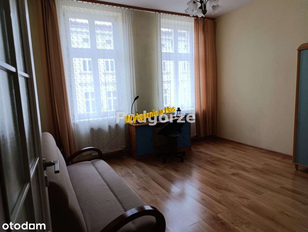 Wysokie sufity, centrum Krakowa-0