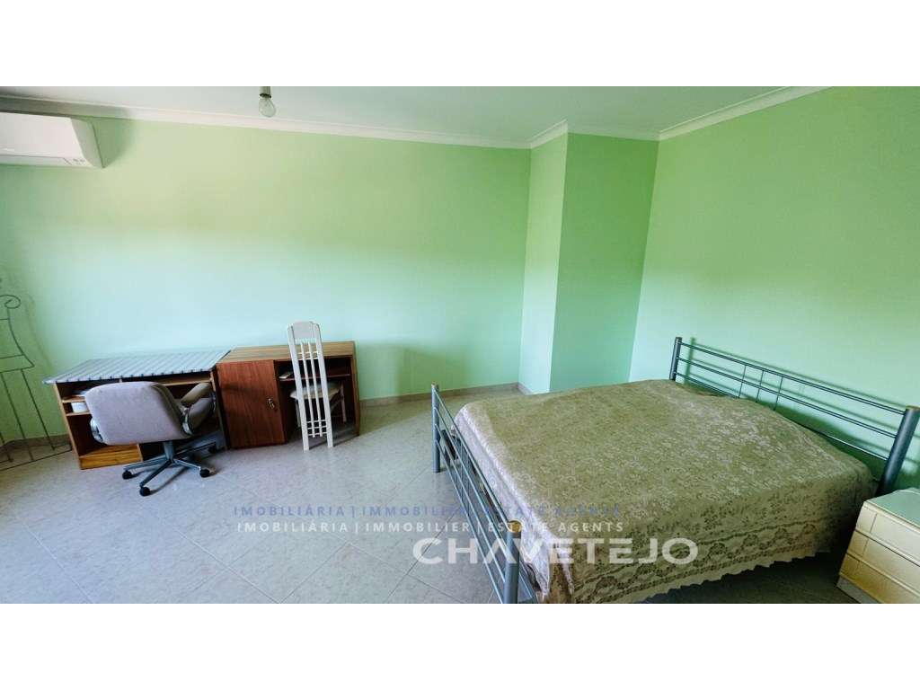 Quintinha T4 com Amplas zona para Oficinas, Terreno Plano e Enorme ...-31