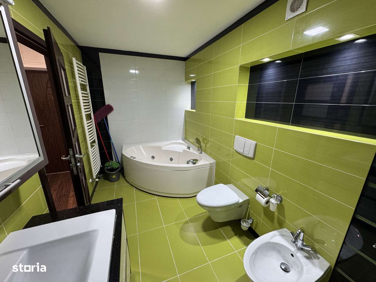 Super apartament in blocul turn de la OMV-13