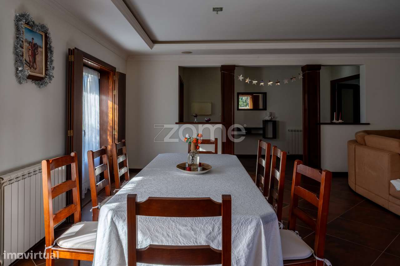 Moradia individual T5 com garagem e terreno em Fonte de Angeão - Grande imagem: 5/39