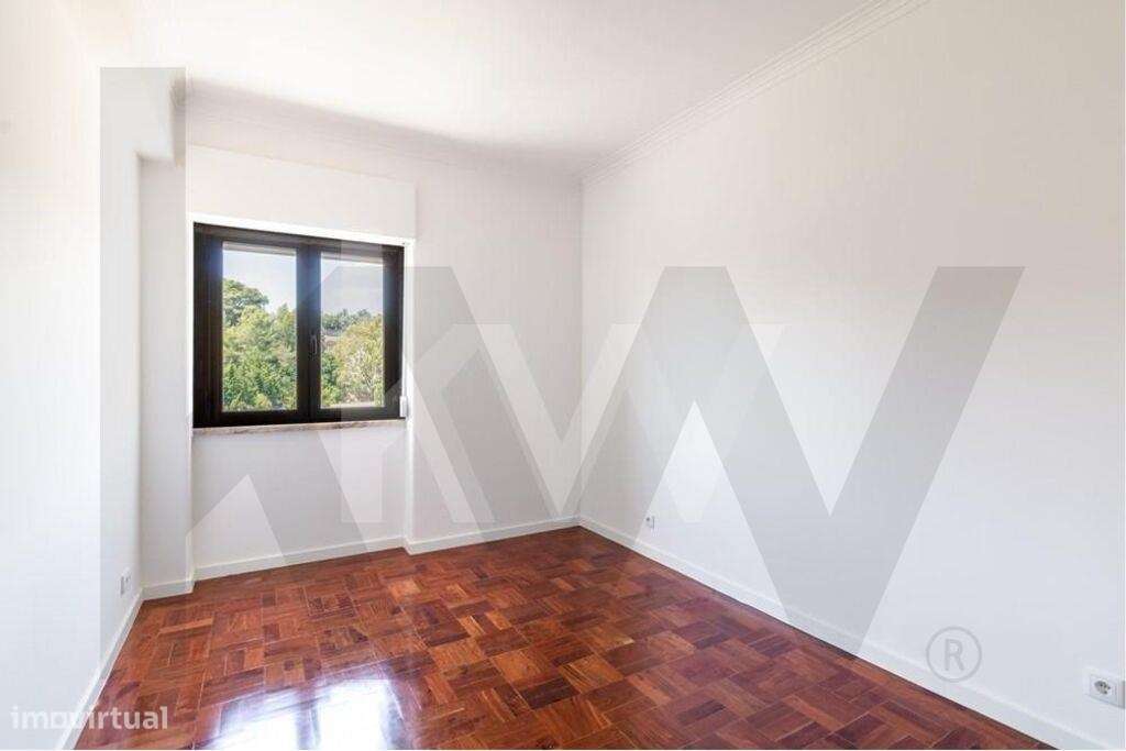 São Domingos de Benfica | Apartamento T2 Remodelado c/ varanda junto a-14