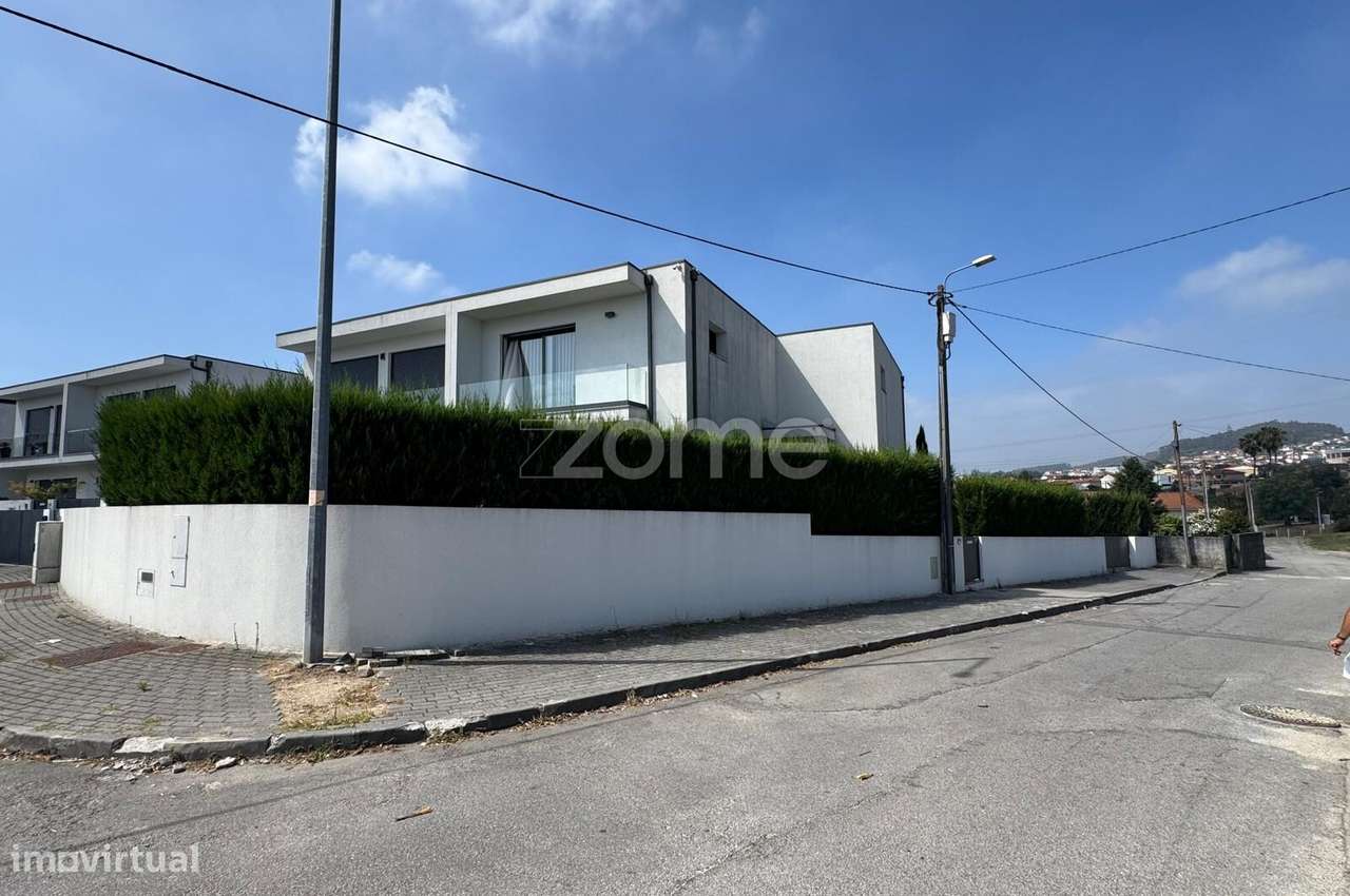 Moradia T3 - Oliveira Santa Maria-22