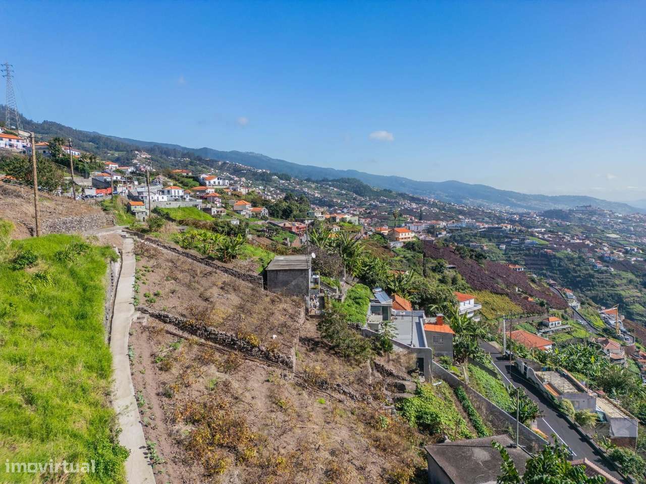 Oportunidade Única: Terreno com Construção em Curso e Vista Deslumbran-18