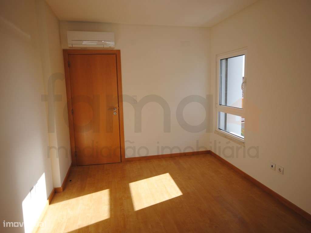T3 Duplex com terraço centro da Parede-18
