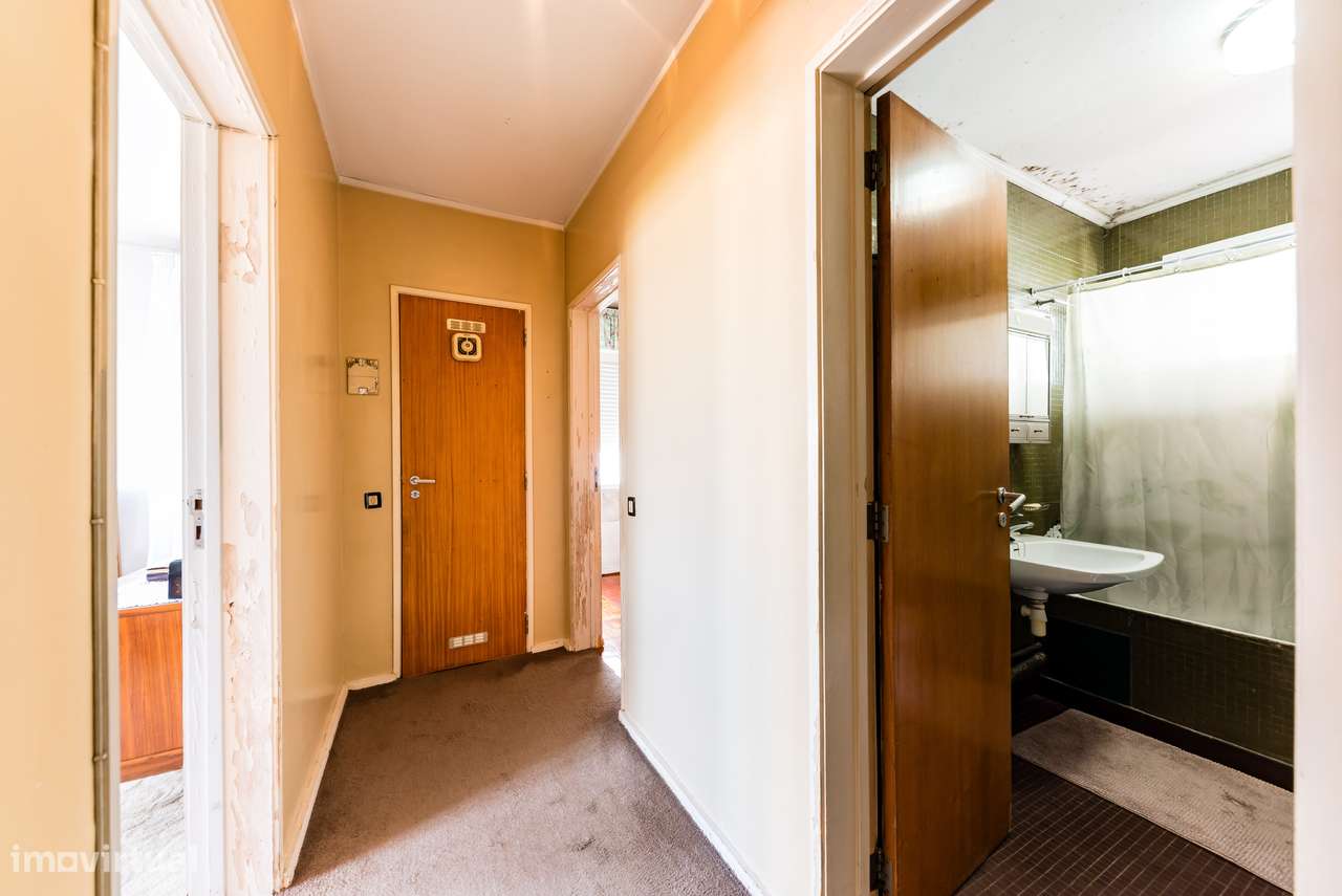 Apartamento T7 com 3 casas de banho e varandas | ou T4 + T3-15