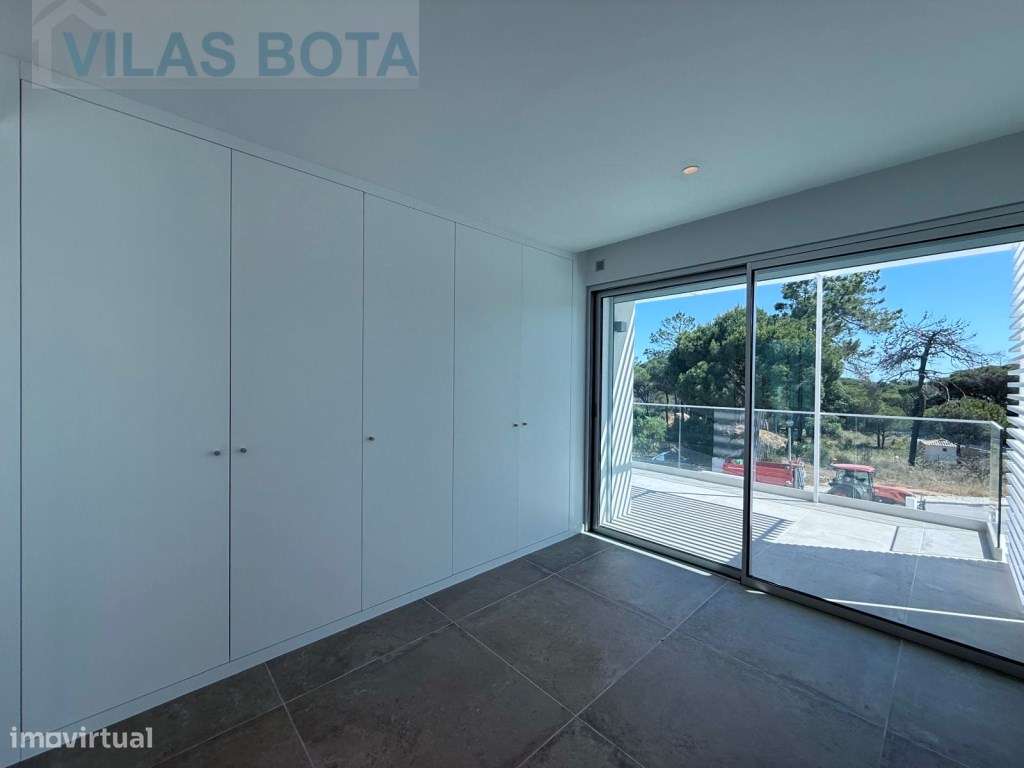 Moradia Luxuosa Moderna no Triângulo Dourado-17