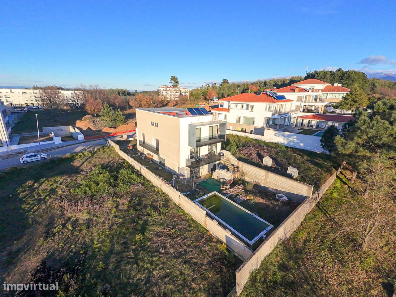 Moradia familiar de alto padrão numa vizinhança premium em Oliveira do - Grande imagem: 2/28