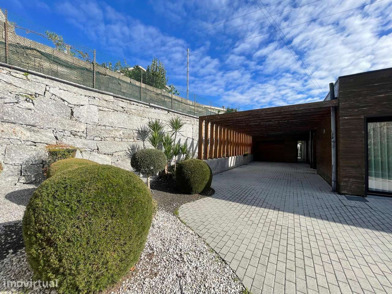 Moradia individual T3 com piscina em Fafe-25