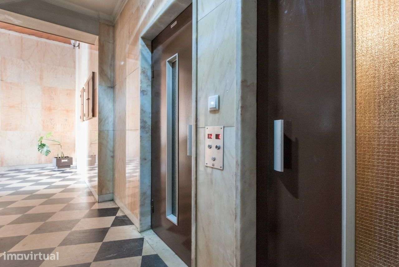 Mimoso Estudio c/ varanda em zona nobre: Urbanz Quinta Grande 3 minuto - Grande imagem: 4/29