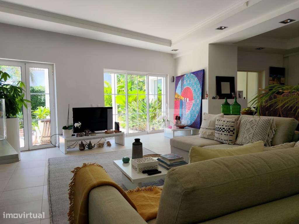 Moradia V3+1 com jardim em zona tranquila de Albufeira-6