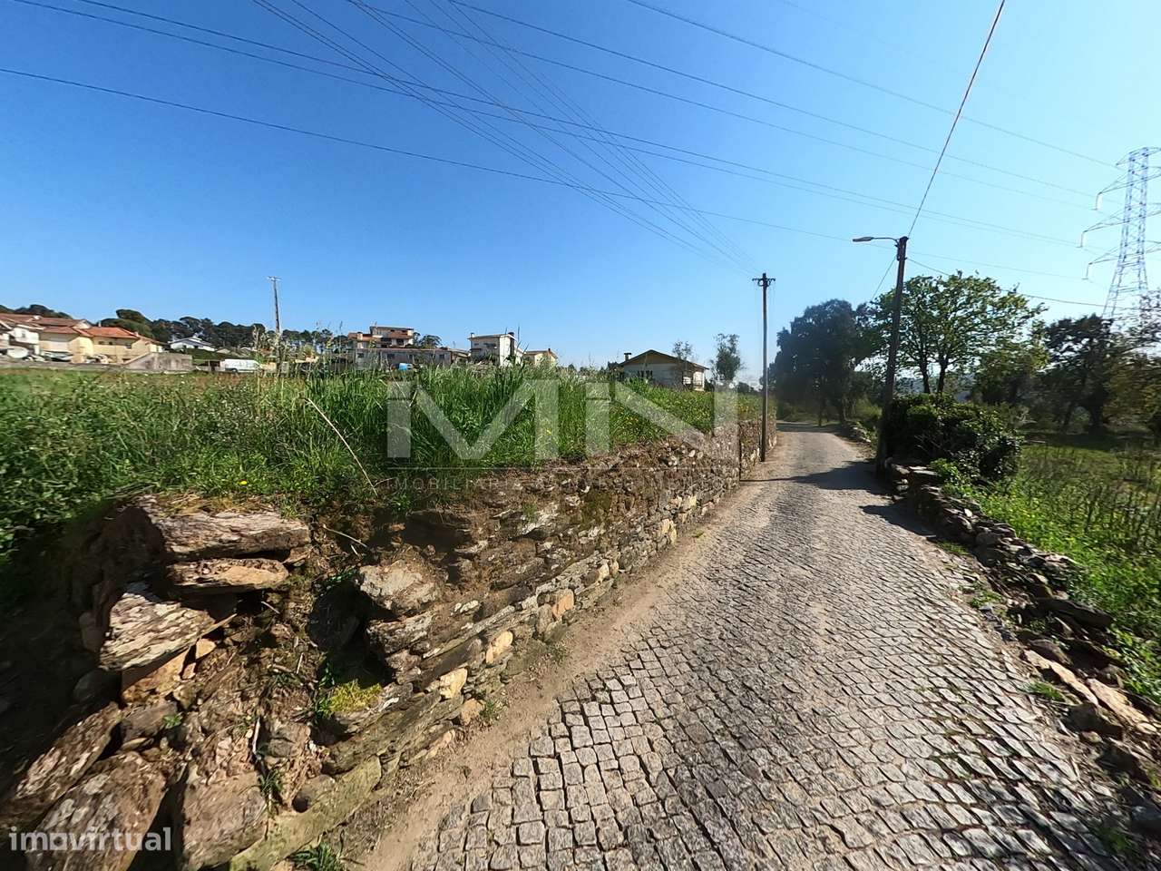 Terreno plano - 2.050m² - Viabilidade para casa Terrea-18