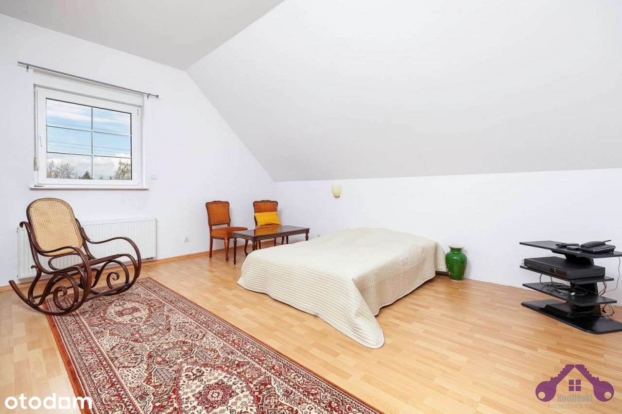 Dom z dużymi sypialniami i pomieszczeniem biurowym-10