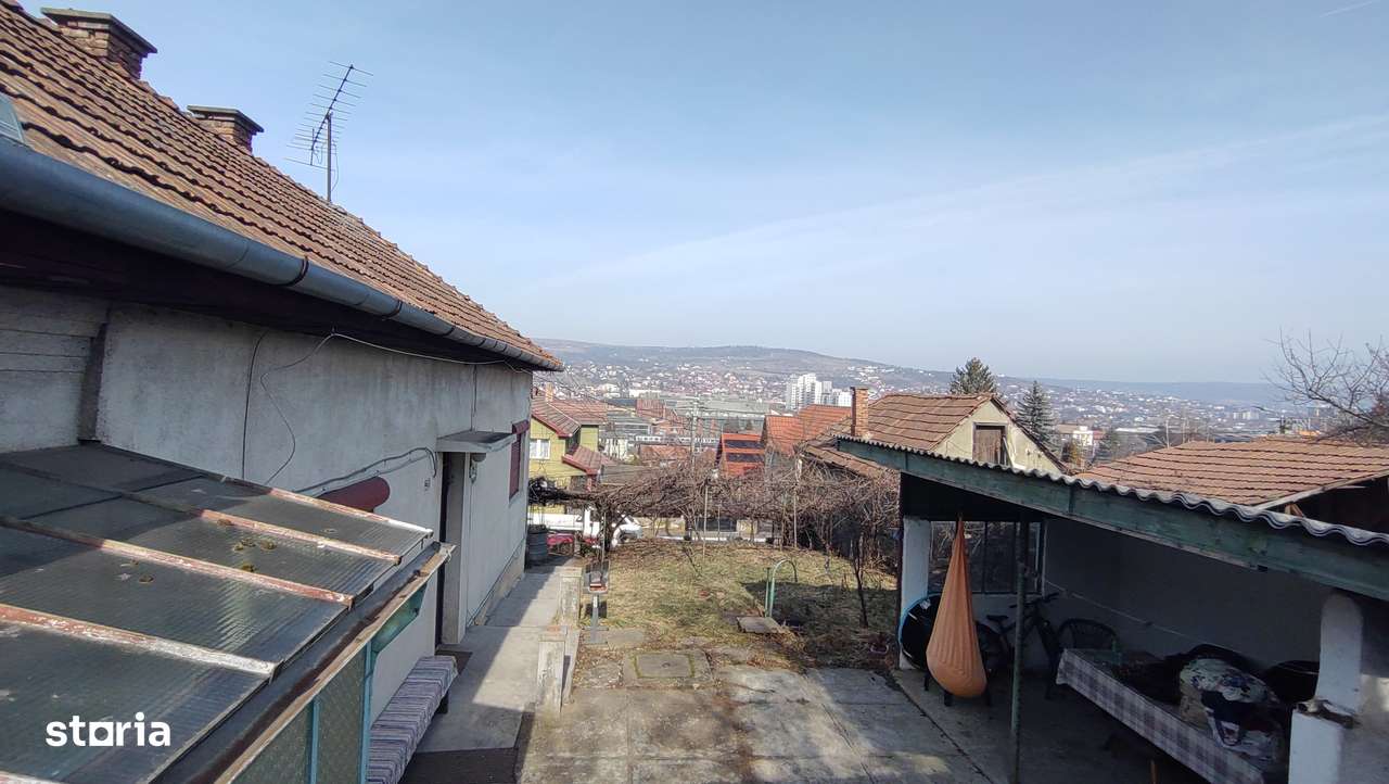 Vand  casa cu teren in cartierul Gruia-4