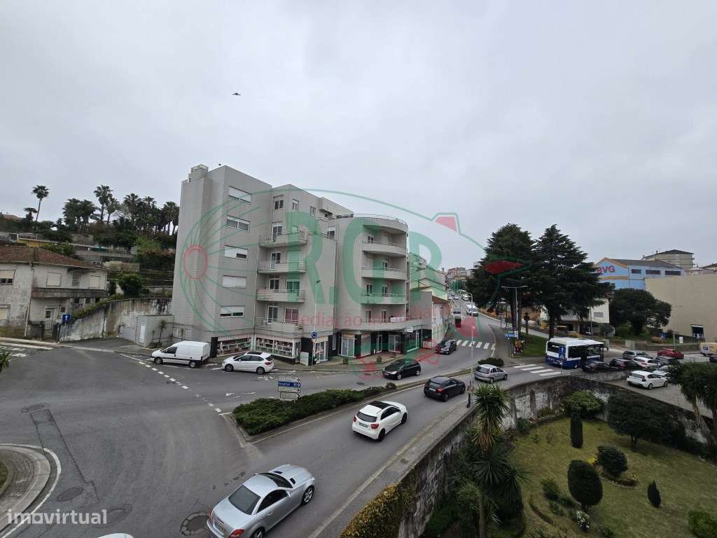 Apartamento T2 Remodelado | Lg Garagem | Localização Privilegiada - Grande imagem: 2/26