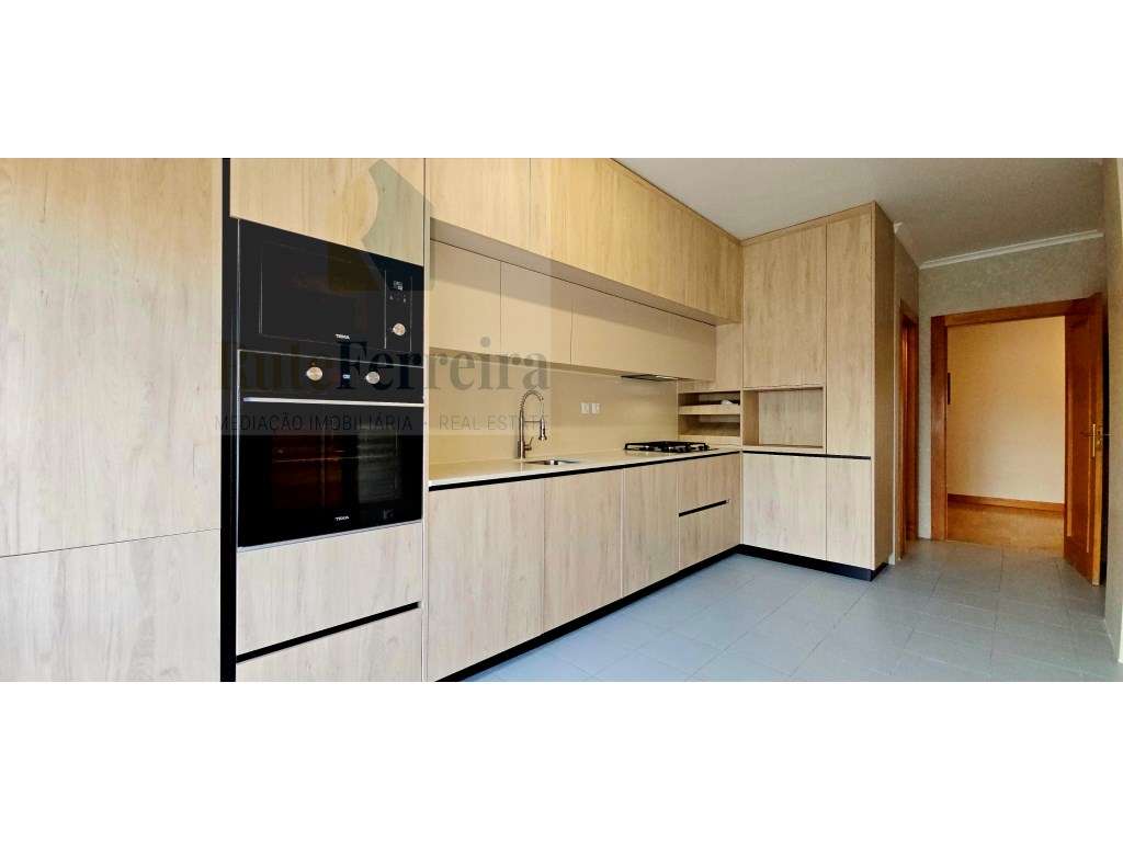 Apartamento T3 renovado no Condomínio Sol Jardim, no centro da cida... - Grande imagem: 4/24