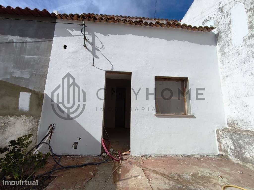 Duas Moradias T1 e T2 de campo em recuperação - Grande imagem: 3/26