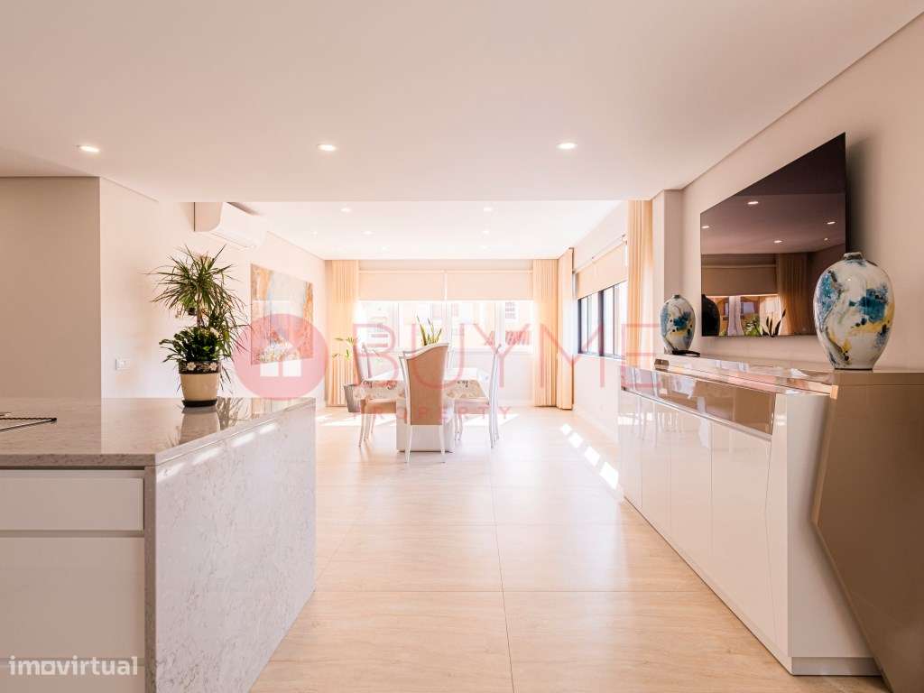 Moradia T3+2 de Luxo em Quarteira, a 5 min. da Praia - Grande imagem: 4/29