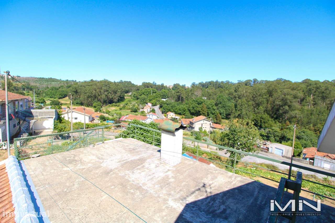 Mini Quinta com Construção Robusta, Poço, Adega e Viabilidade para Seg-49