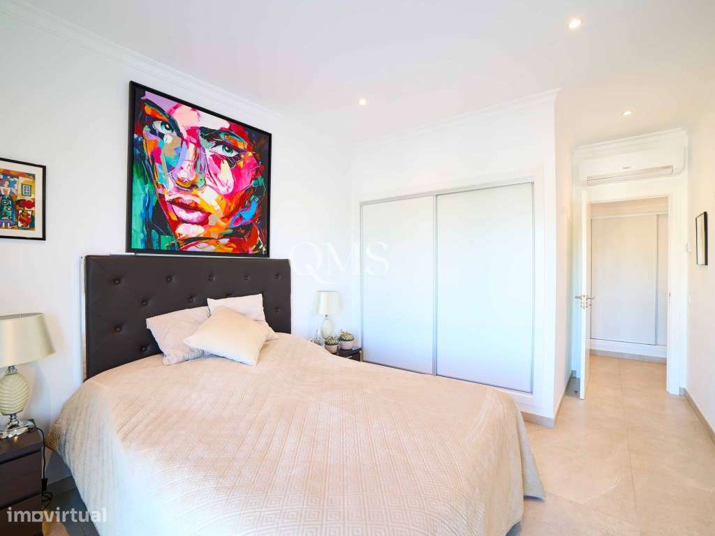 Duplex contemporâneo de três níveis em Santa Bárbara de Nexe, Algarve-19