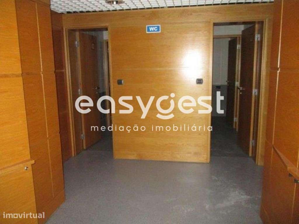 2 Lojas total de 172m2 situadas numa zona residencial - Grande imagem: 2/6