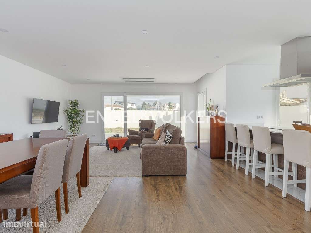 Fabulosa Moradia no Pinhal do General- Fernão Ferro - Grande imagem: 3/36